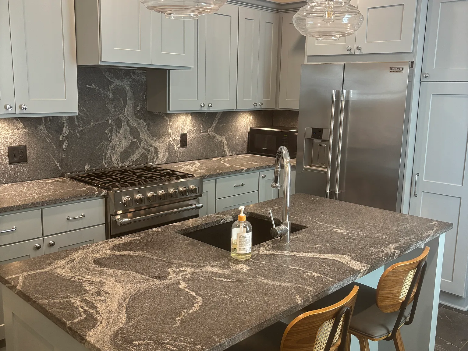 2 bed, 1.5 bath, 1300 sqft, $2,200 — Photo 1