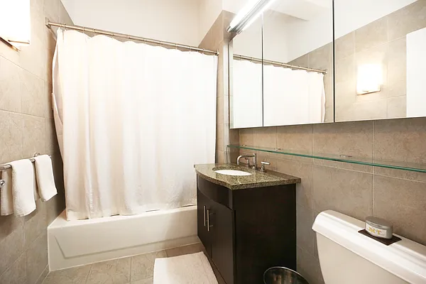 Bathroom, photo 1