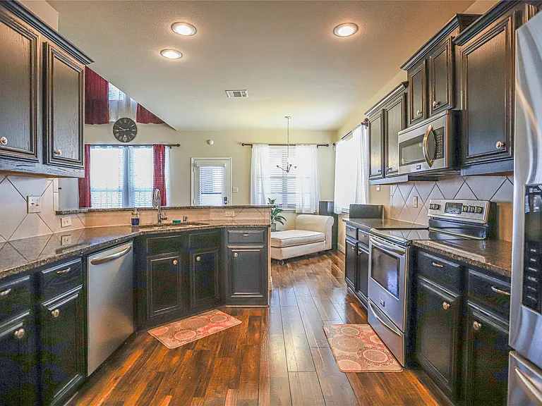 2182 Liriope Ln — Photo 9