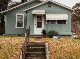 1148 Hall St, Saint Charles, MO 63301