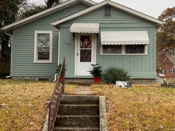 1148 Hall St, Saint Charles, MO 63301