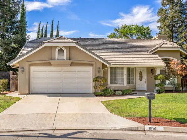 1194 E Le Parc Dr, Fresno, CA 93720