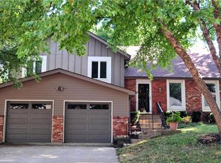 1916 E Sheridan Bridge Ln, Olathe, KS 66062