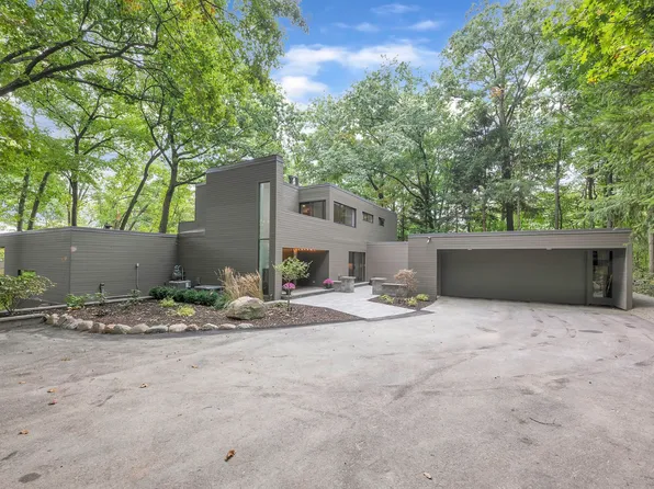 2175 N Lake Angelus Rd W, Auburn Hills, MI 48326
