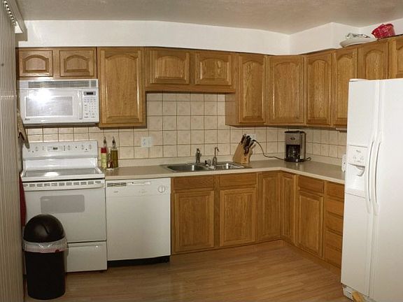 Updated eat- in kitchen with new appliances