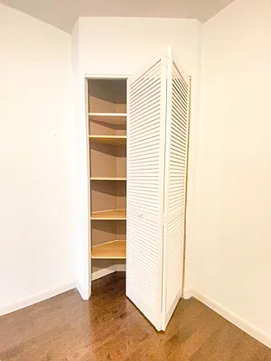 Rented by RealTegrity NY LLC | media 19