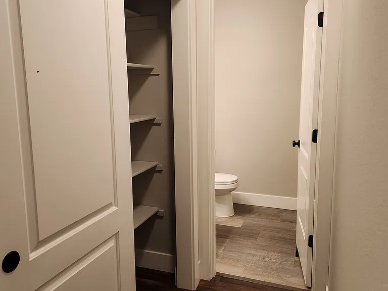 2442 Queen Ave SE — Photo 4