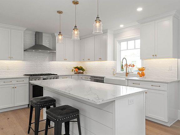 3rd image of 18 Rawson Ave