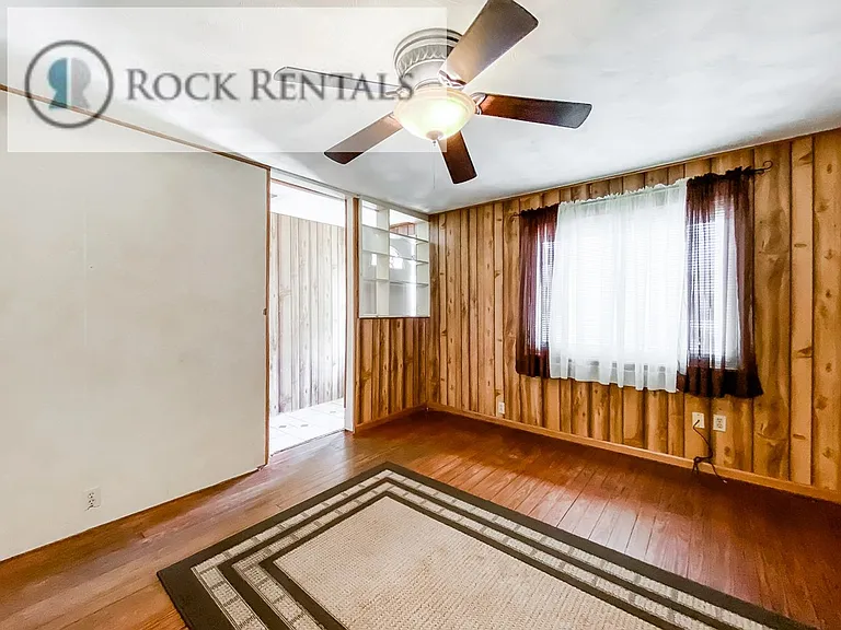1516 Woodlawn St — Photo 3