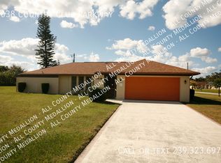 1638 Country Club Pkwy, Lehigh Acres, FL 33936