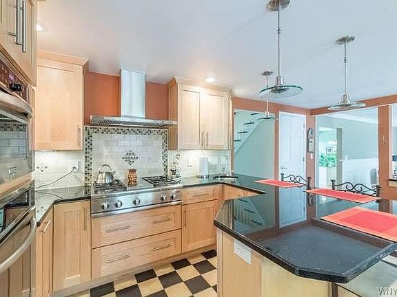 4th image of 225 Gaylord Ct