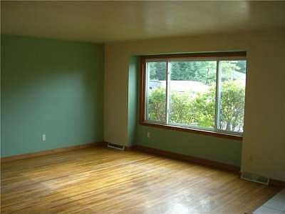 3rd image of 32 Kingswood Dr