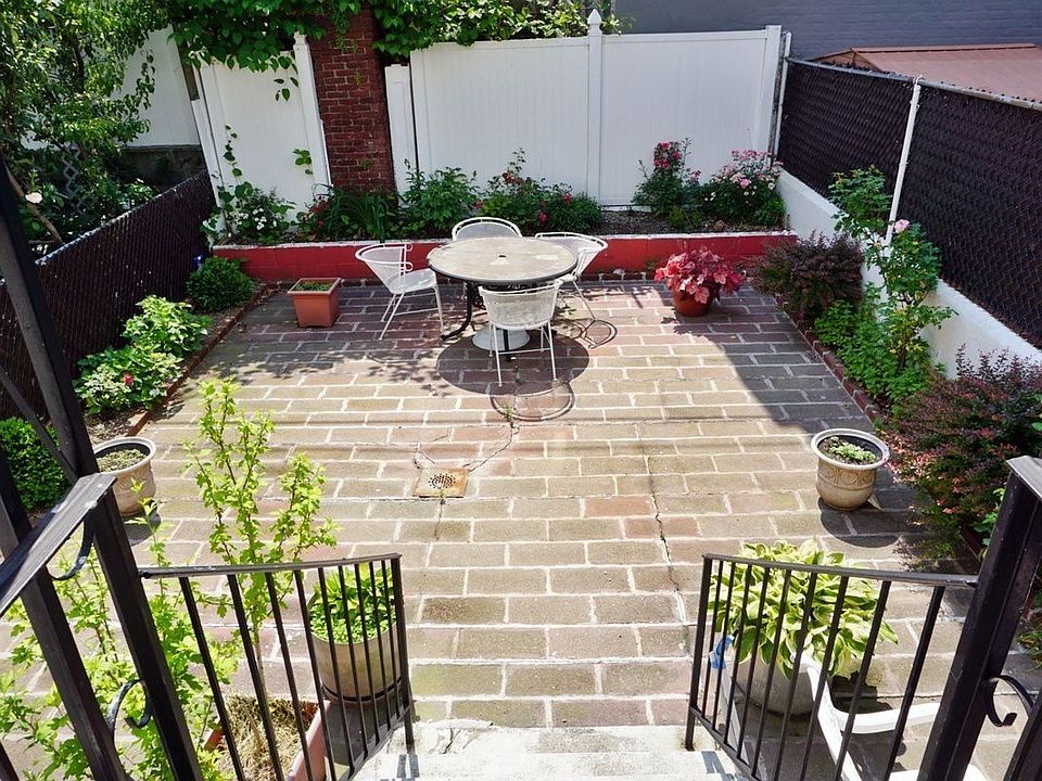 1st image of 12 Seigel Ct #1
