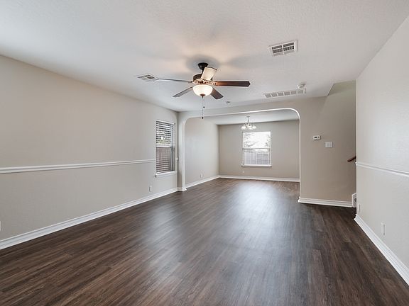 5th image of 141 Crane Crest Dr