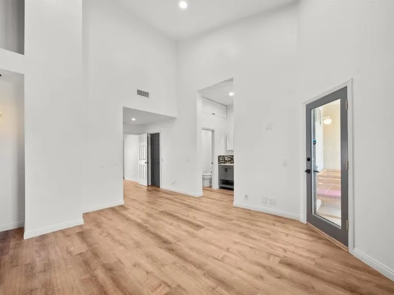 25725 Perlman Pl #127 — Photo 10