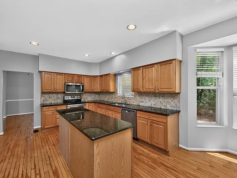 12130 Crestfield Ct — Photo 17