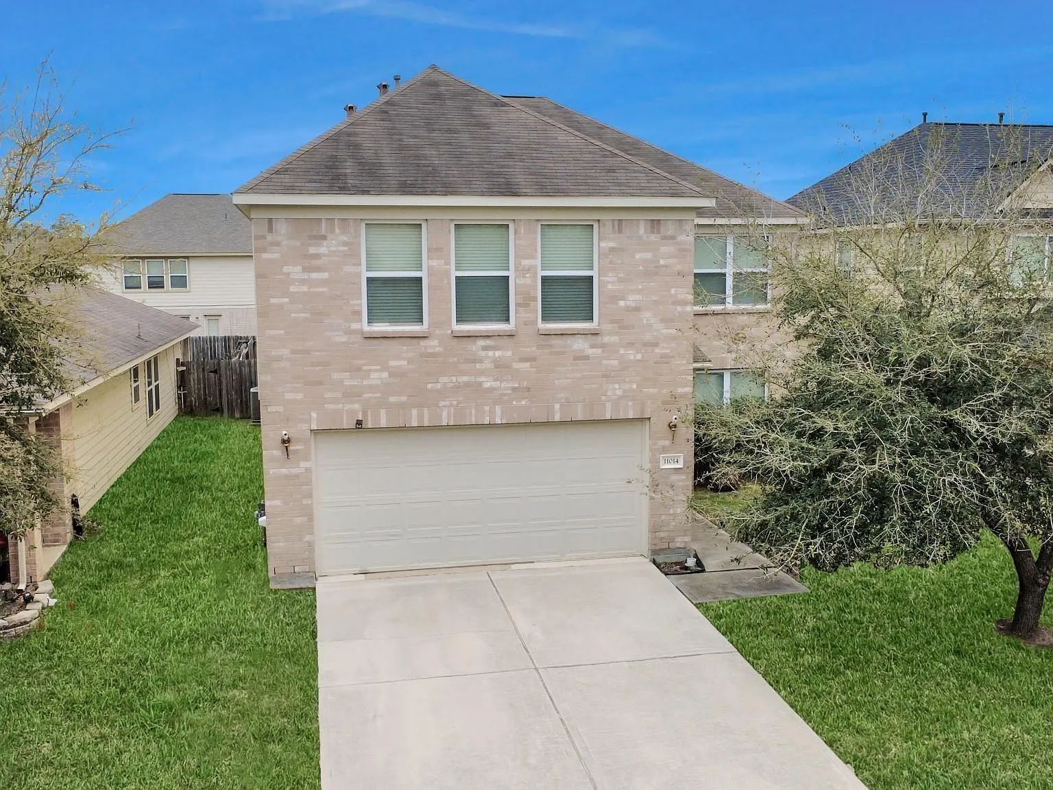 4 bed, 2.5 bath, 3220 sqft, $3,000 — Photo 2