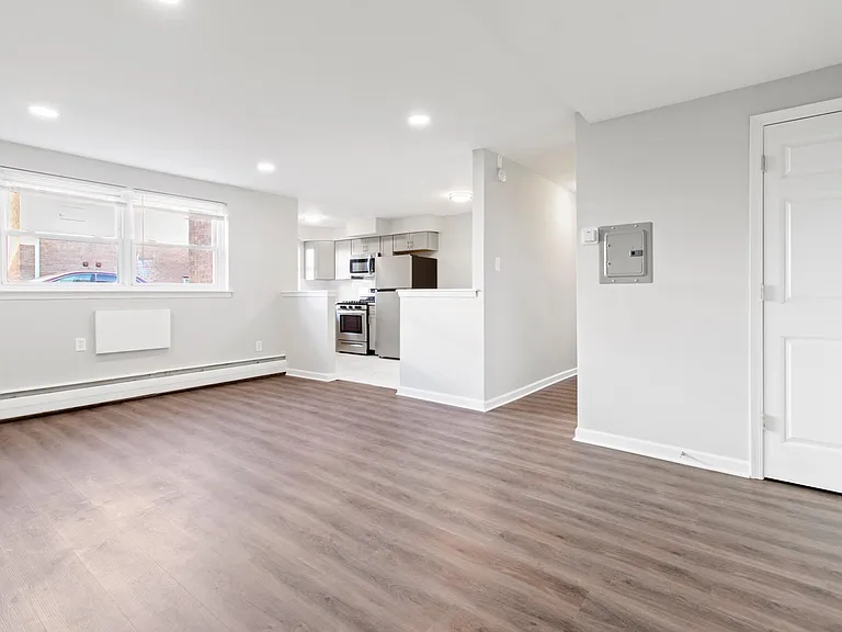 1240 E Washington Ln — Photo 8
