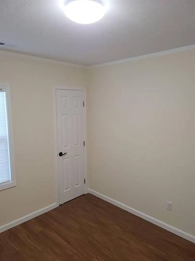Updated, 2 BR, 1 BA home with large fenced yard & 1 car Garage. 1538 Longfield Ave, Louisville, K... — Photo 4