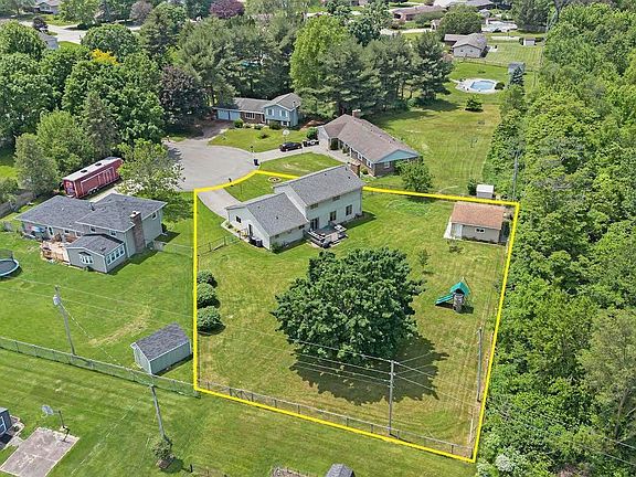 3rd image of 55770 Wallingford Cir