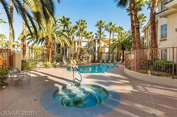 3 bed, 2.0 bath, 1437 sqft, $1,795 — Photo 3