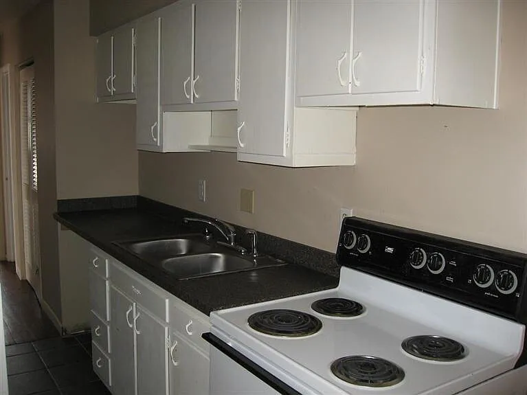 1826 Marietta Dr #6 — Photo 2