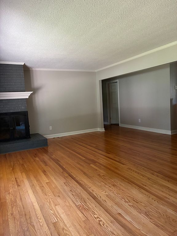 225 Edgewood Dr - Property Image