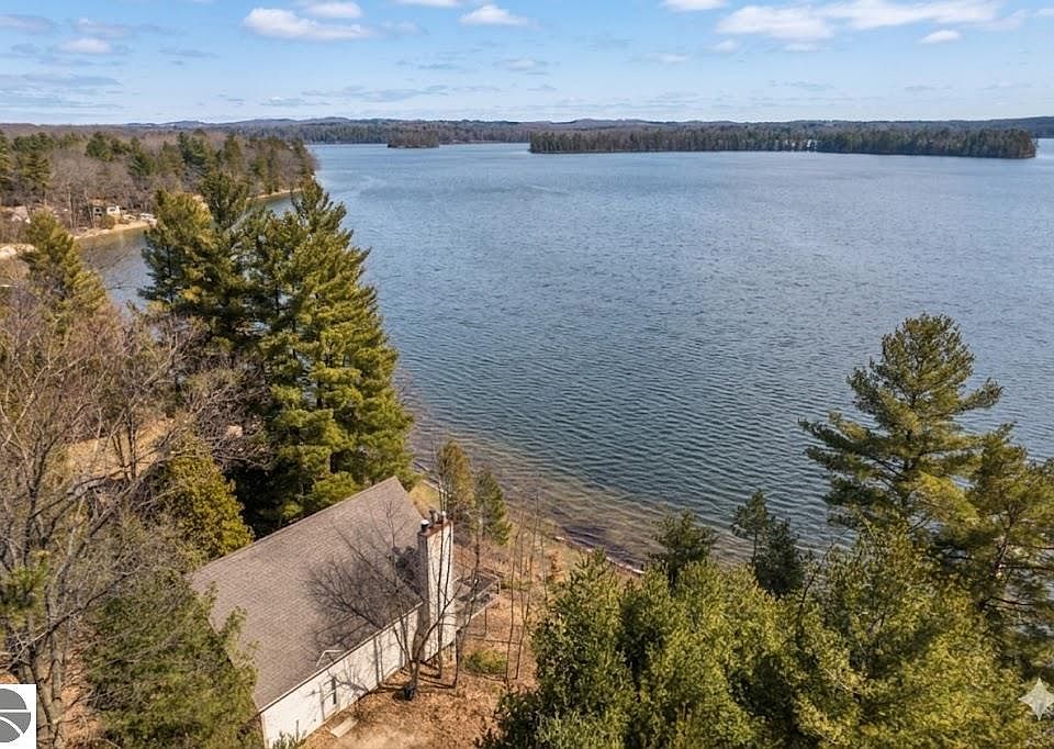 1st image of 2414 Lake Dr #7