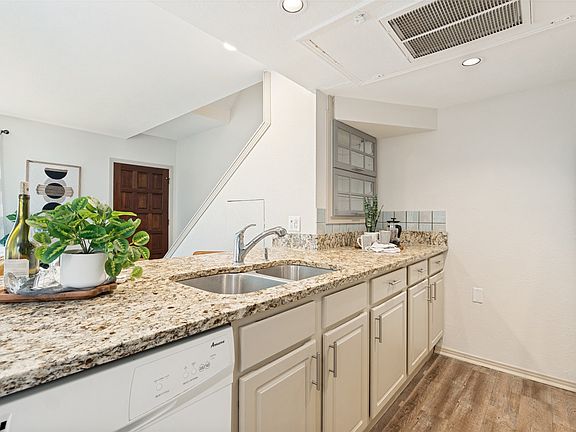 5th image of 2710 Douglas Ave APT 114