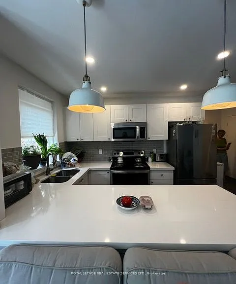 18 Anglesey Blvd #204 — Photo 2
