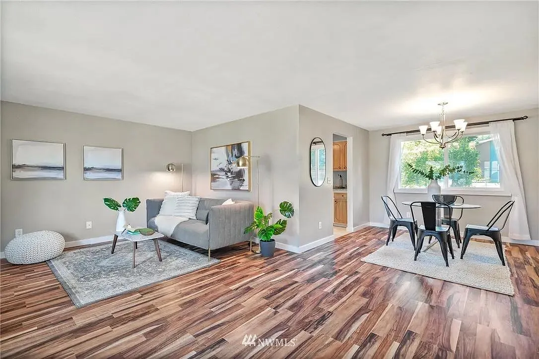 1718 Blaine Ave NE photo 1