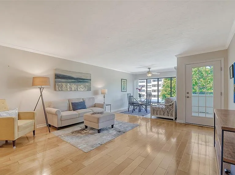 835 S Osprey Ave #201 — Photo 3