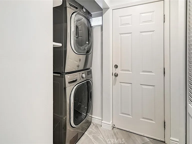 156 S Edinburgh Ave — Photo 32