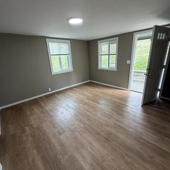 985 Oregon St — Photo 6