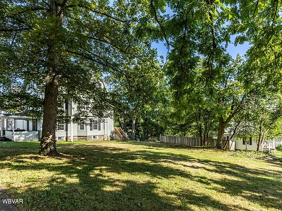 5th image of 1021 Louisa St