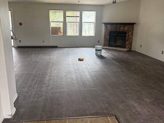 2nd image of 129 Oak Shadow