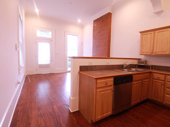 3rd image of 2004 Baronne St APT 1