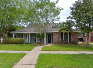 5637 Round Forrest Dr, Baton Rouge, LA 70817