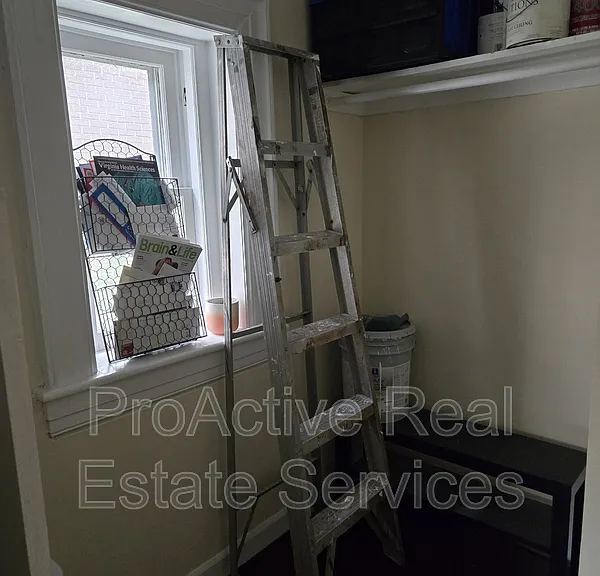 910 Colonial Ave — Photo 4