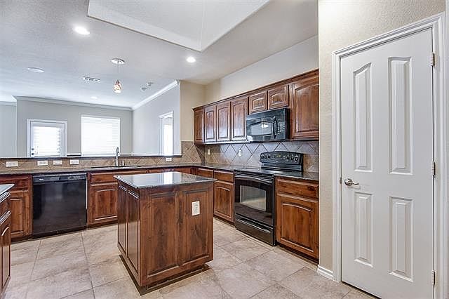 1st image of 721 W Bend Blvd
