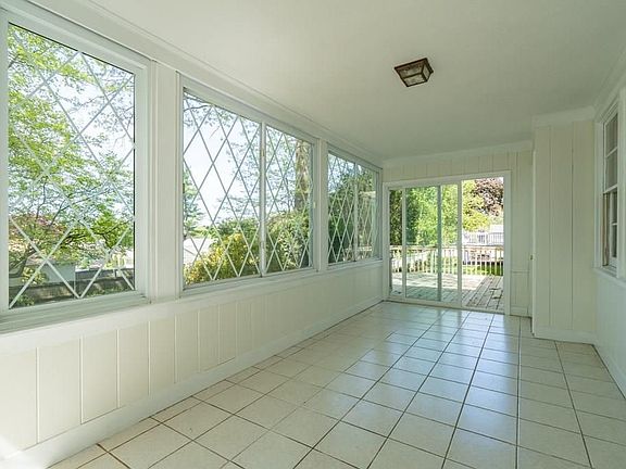 5th image of 99 Woodstock Ln