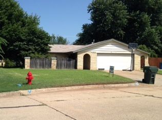 3525 Rolling Ln, Midwest City, OK 73110