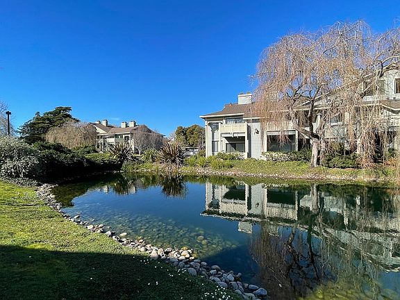 4th image of 173 Lakeshore Ct