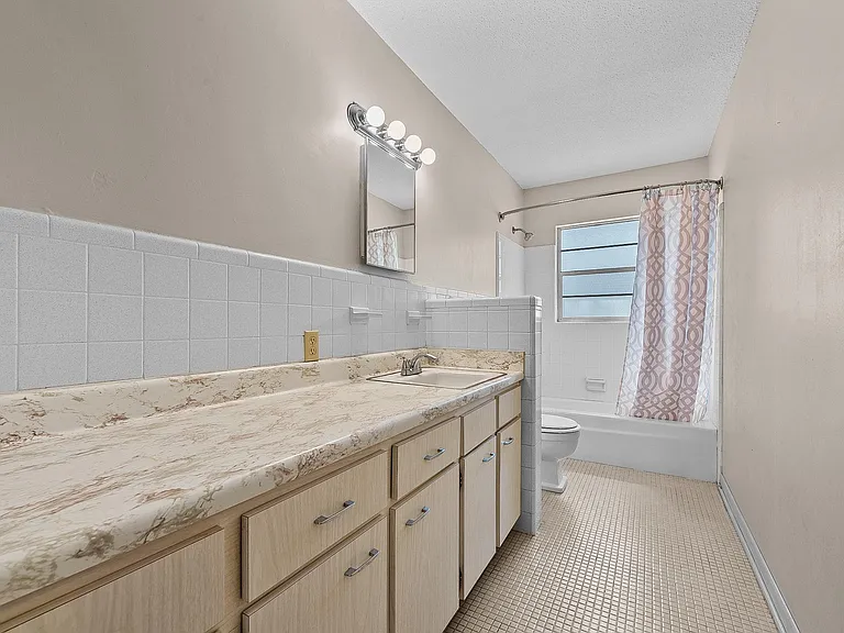 3950 SW 1st Ave — Photo 12