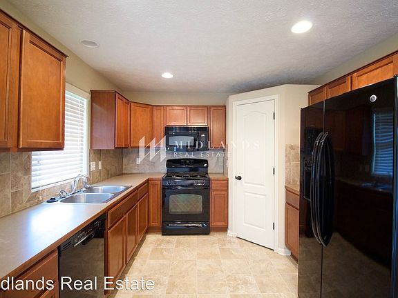3rd image of 16607 Dora Hamann Pkwy
