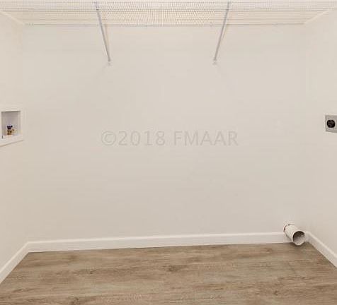 5th image of 936 Ashley Dr W