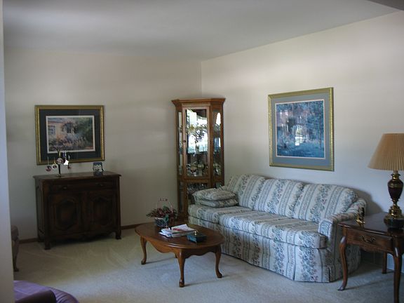 5th image of 685 Sterling Dr