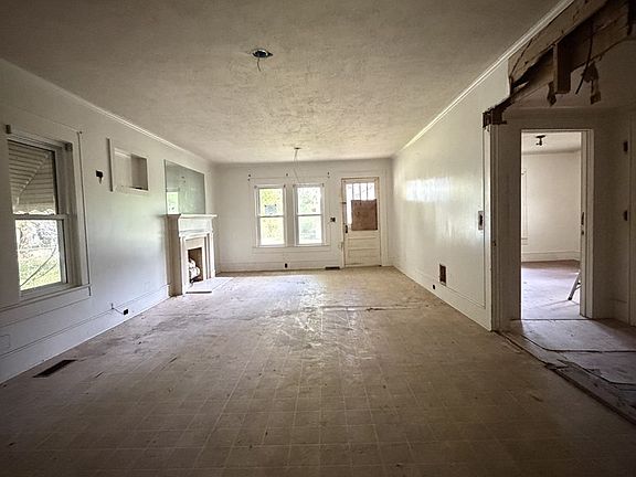 5th image of 718 Arlington Ave