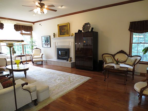 3rd image of 200 Crestwood Dr