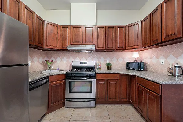 Rented by Level Group | media 5